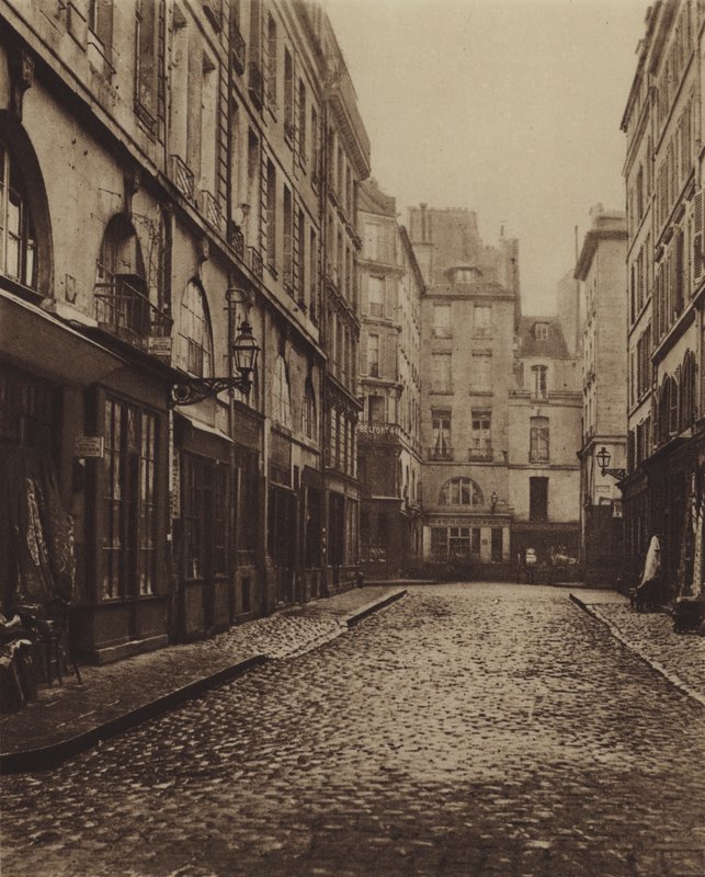 La rue Childebert, prise de la rue d