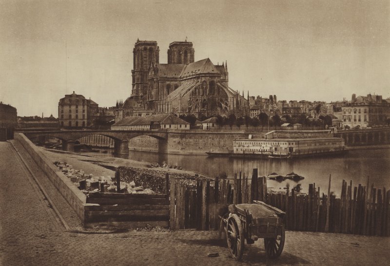 Le chevet de Notre-Dame - (after) French Photographer