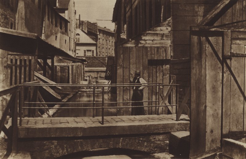 Les bords de la Bièvre au bas de la rue des Gobelins - (after) French Photographer