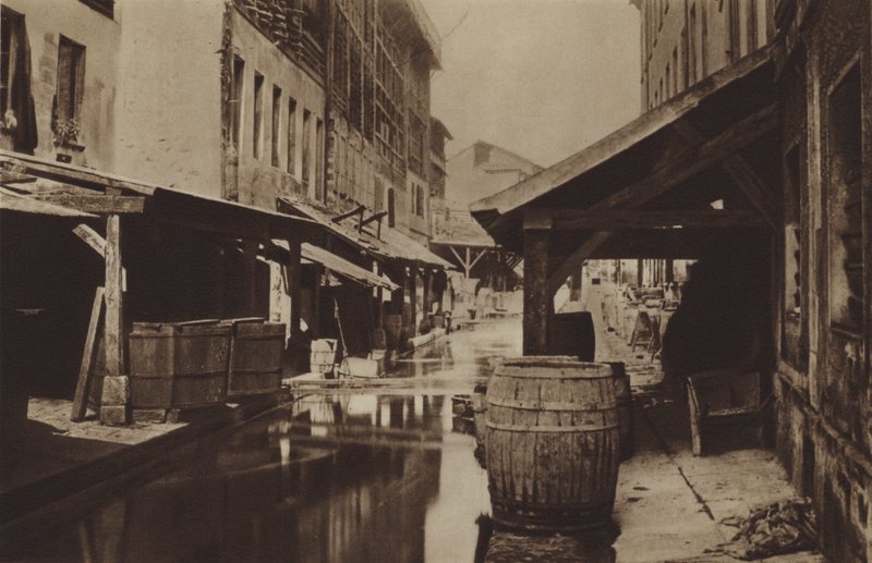 Les tanneries au bord de la Bièvre - (after) French Photographer
