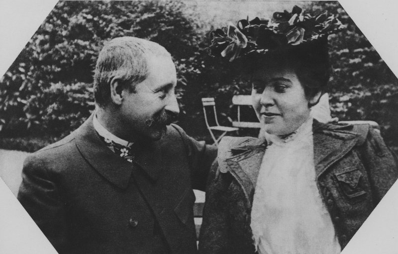 Monsieur et Madame Steinheil - (after) French Photographer