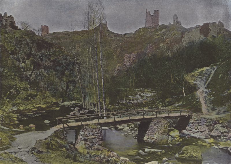 Ruines de Crozant - (after) French Photographer