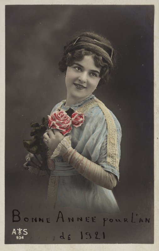 Fille tenant des roses - French Photographer