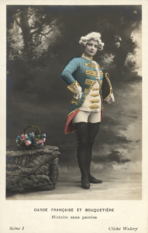 Femme en tenue militaire - French Photographer