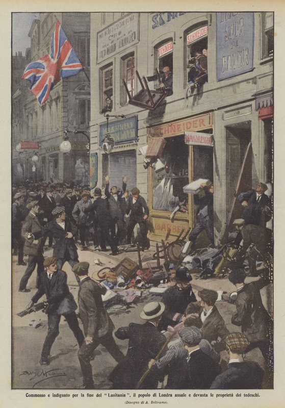 Ému et indigné par la fin du Lusitania, le peuple de Londres attaque et dévaste les propriétés des Allemands - Achille Beltrame