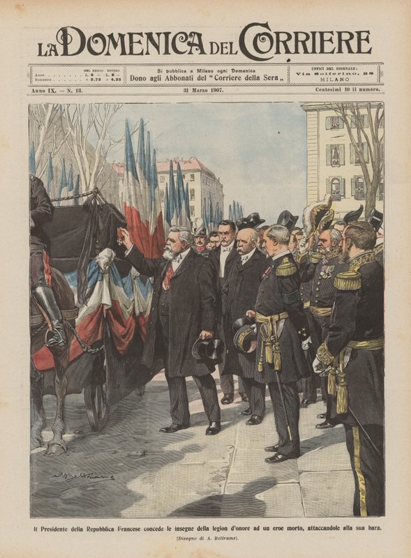 Le Président de la République française accorde les insignes de la Légion d