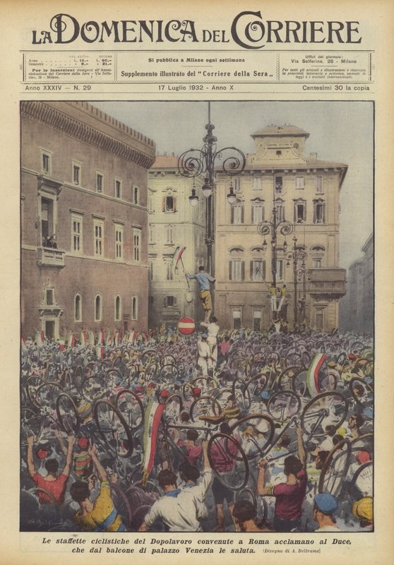 Les relais cyclistes du Dopolavoro réunis à Rome acclament le Duce, qui du balcon - Achille Beltrame