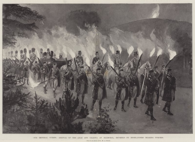 Nos invités impériaux, arrivée du tsar et de la tsarine à Balmoral, escortés par des Highlanders portant des torches - Amedee Forestier