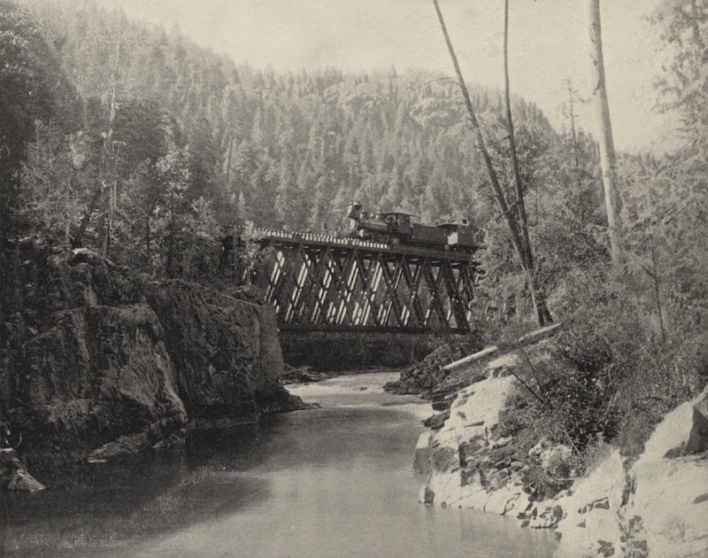 Pont dans le canyon d