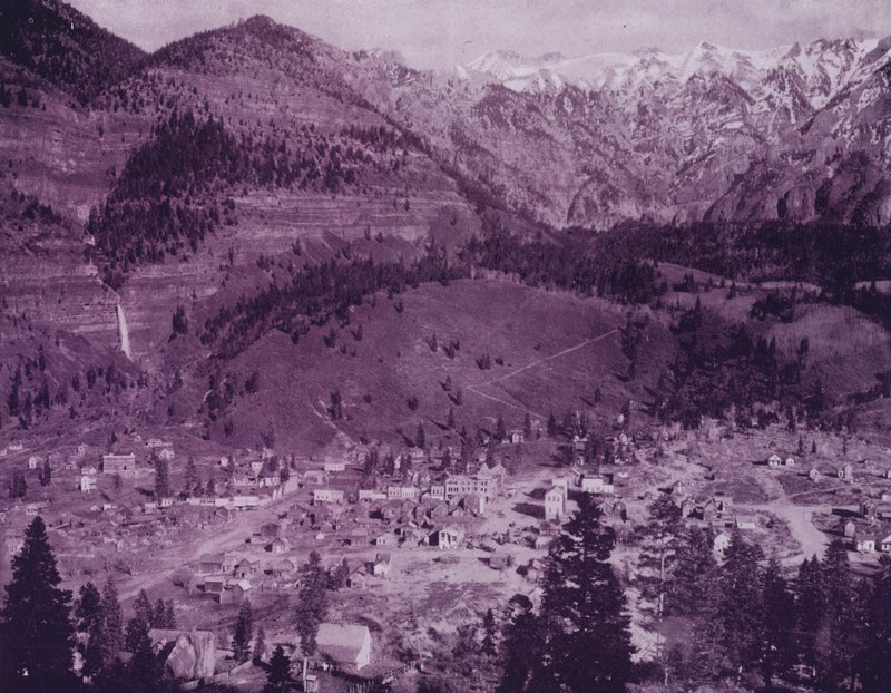 Stadt Ouray und Ouray Mountains, Colorado (s/w Foto) von American Photographer (after)