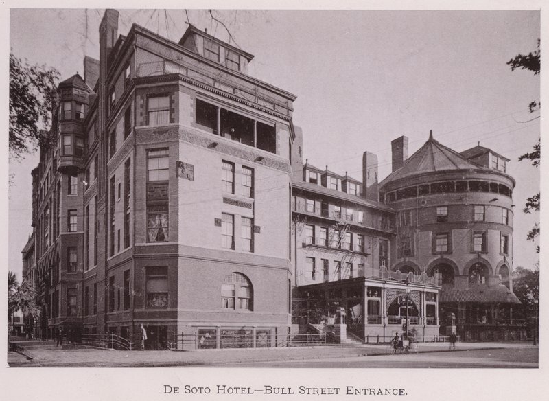 Hôtel De Soto, Entrée de Bull Street - American Photographer (after)