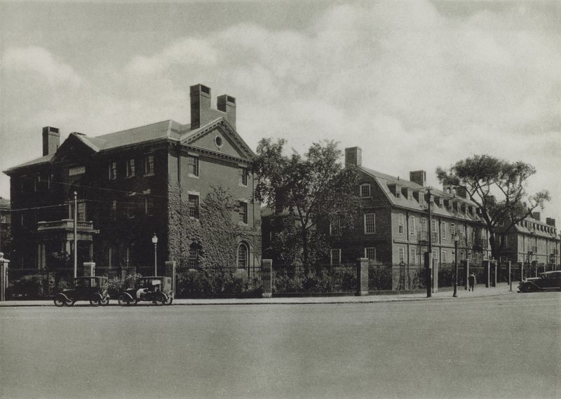 Université de Harvard : Maison Phillips Brooks ; Mower Hall, dortoir ; Lionel Hall, dortoir (photo n/b) - American Photographer (after)