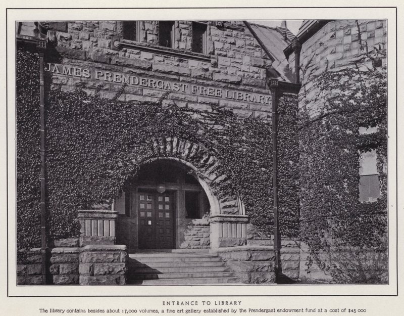 Jamestown, NY : Entrée de la bibliothèque - American Photographer (after)