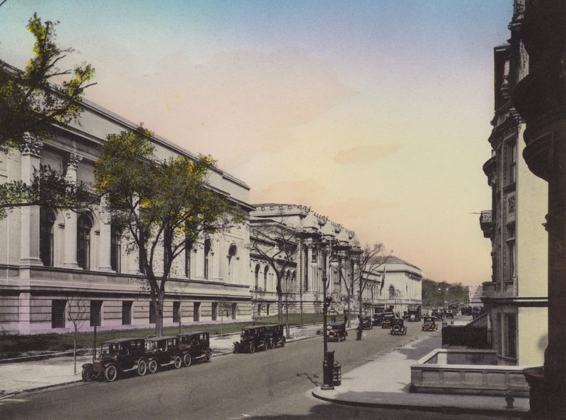 New York : Metropolitan Museum of Art, Fifth Avenue et East 80th Street - American Photographer (after)