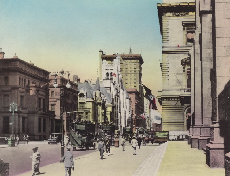 New York : Manoirs Vanderbilt; Église St Thomas; Cinquième Avenue - American Photographer (after)