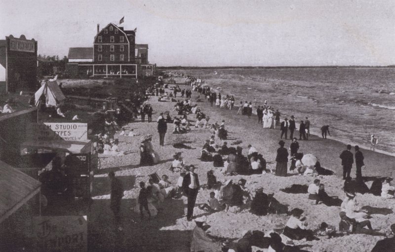 Old Orchard Beach, Maine : Sur la plage (photo n/b) - American Photographer (after)