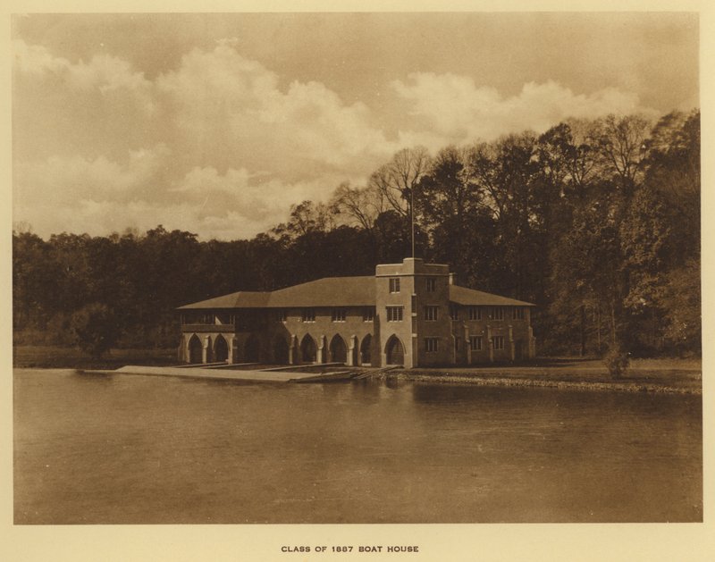 Université de Princeton : Maison des bateaux de la classe de 1887 - American Photographer (after)