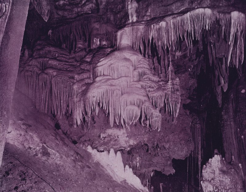 Voile de Titania, cavernes de Luray, Virginie - American Photographer (after)