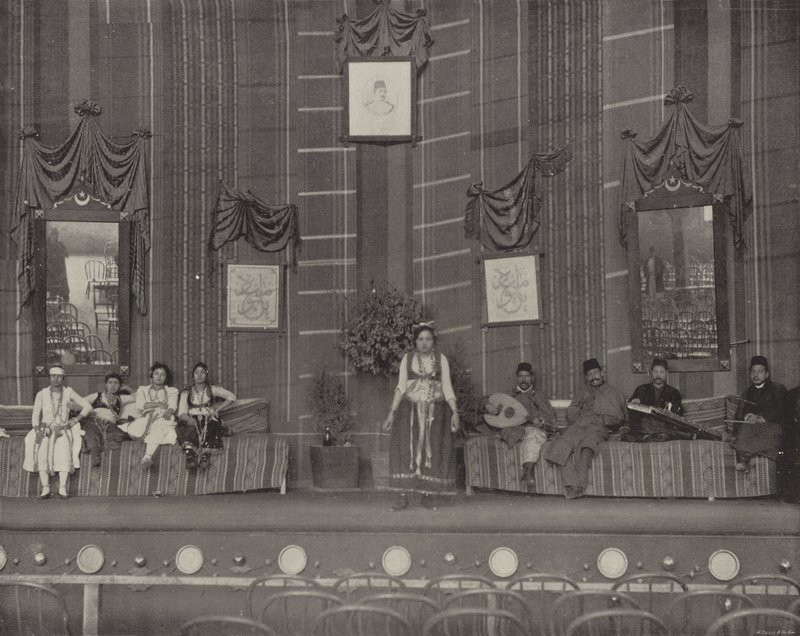 Une danse dans la rue du théâtre du Caire - American Photographer