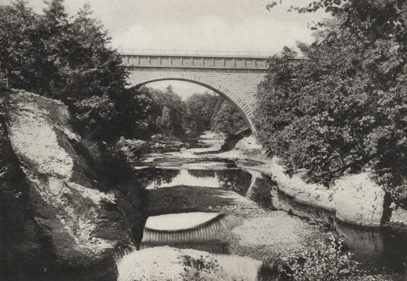 Boston : Echo Bridge, Newton Upper Falls, Newton (photo n/b) - American Photographer