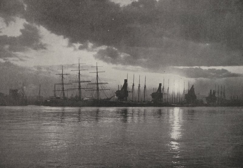 Boston : "Outward Bound" (photo n/b) - American Photographer