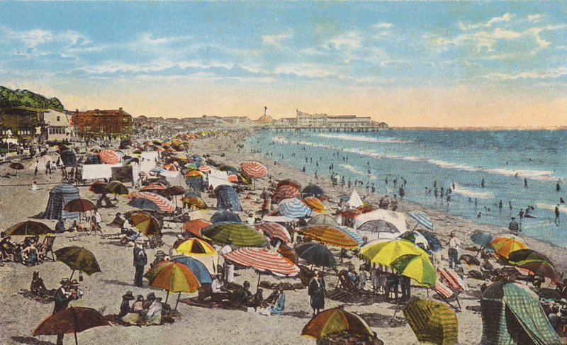 Californie : La "Movie Beach", Crystal Pier, Santa Monica, Californie (photo couleur) - American Photographer