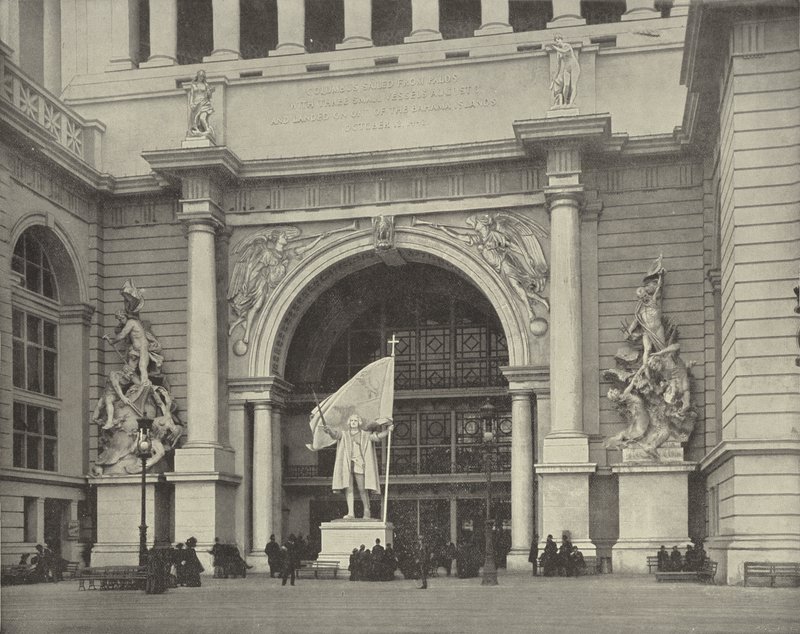Portail est du bâtiment de l