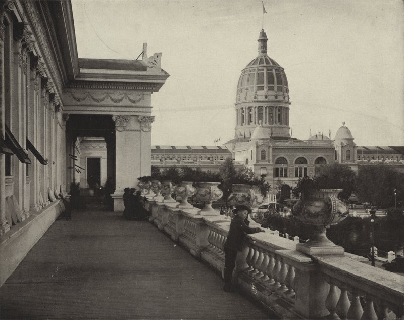 Véranda Est du Bâtiment des Femmes - American Photographer