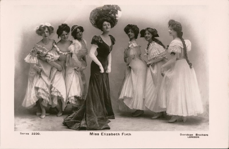 Elizabeth Firth, chanteuse et actrice américaine (photo n/b) - American Photographer