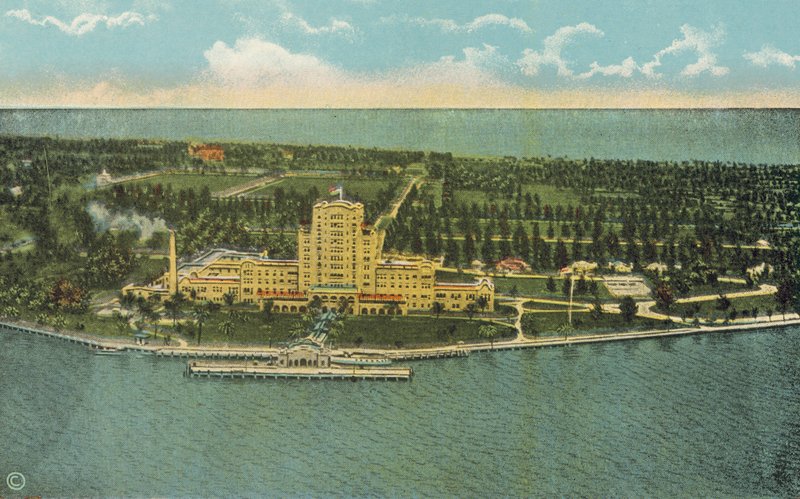 Miami, Floride, vers 1925 : Le magnifique hôtel Flamingo et ses environs (photo couleur) - American Photographer