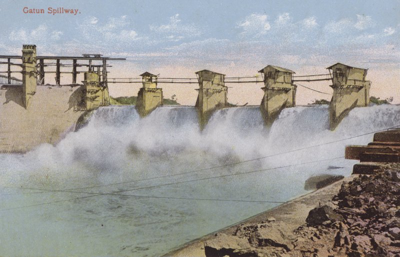 Canal de Panama, déversoir de Gatun (photo couleur) - American Photographer
