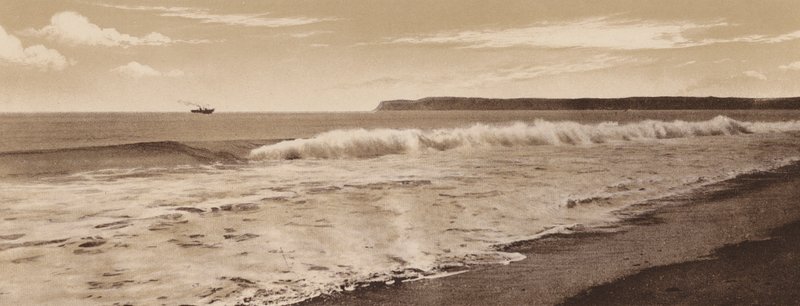San Diego : Surf à Coronado Beach, Point Loma au loin, San Diego (photo n/b) - American Photographer