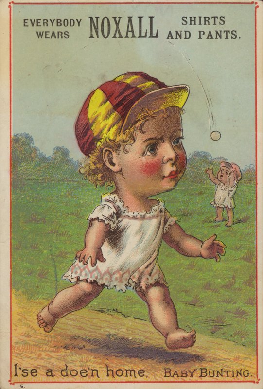 Bébé courant portant une casquette de baseball - American School