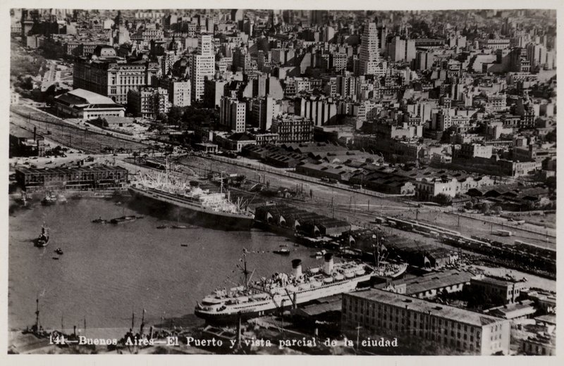 Port et vue partielle de la ville, Buenos Aires, Argentine - Argentinian Photographer