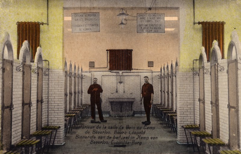 Intérieur des bains au camp de Beverloo - Belgian Photographer