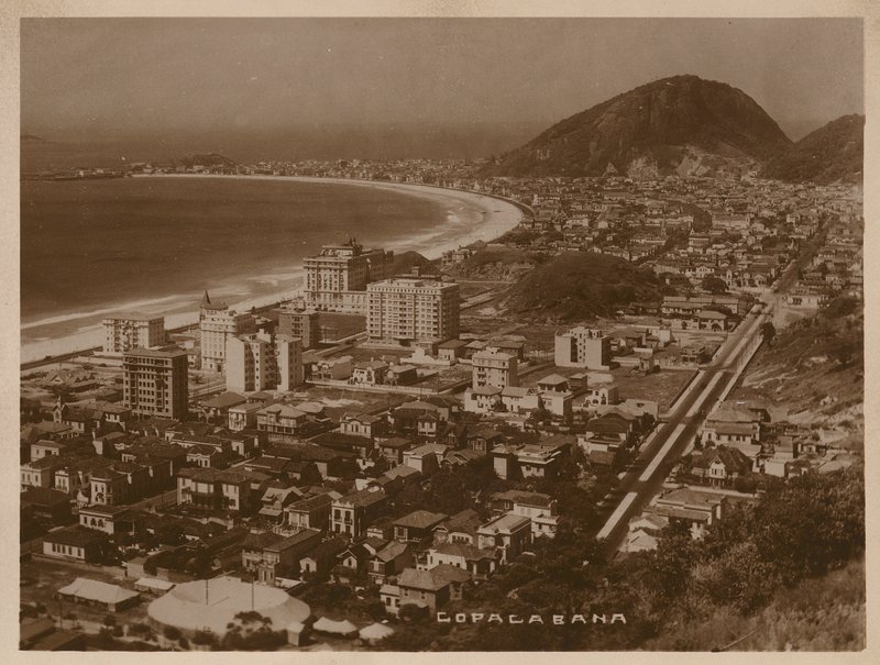 Copacabana, Rio de Janeiro (photo n/b) - Brazilian Photographer