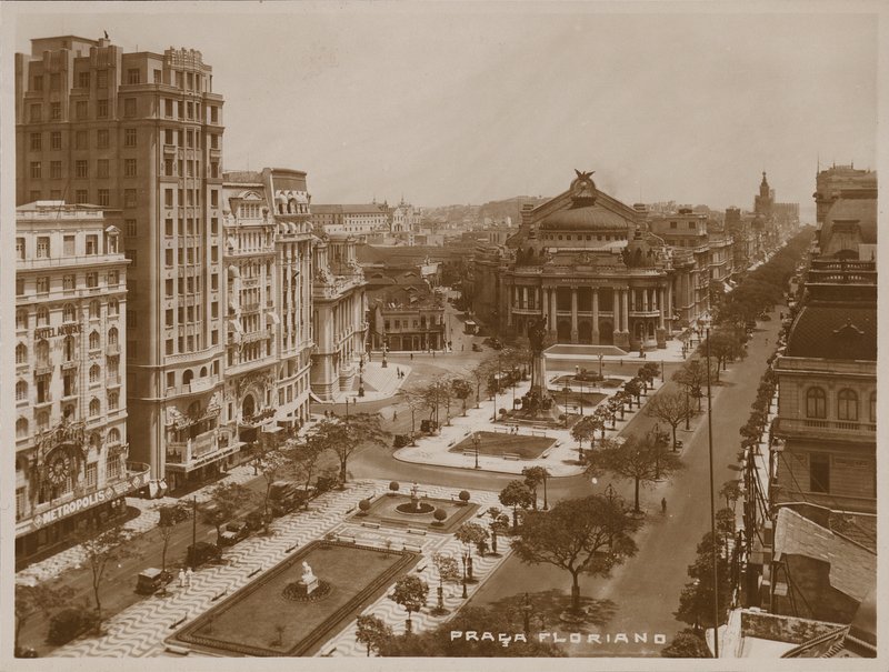 Place Floriano Peixoto, Rio de Janeiro (photo n/b) - Brazilian Photographer