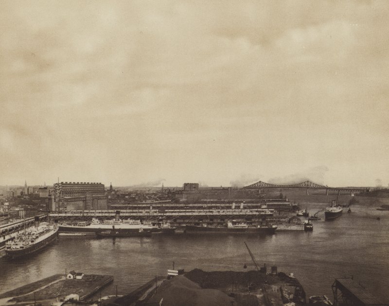 Port de Montréal (photo n/b) - Canadian Photographer