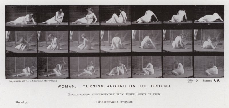 La figure humaine en mouvement : Femme, tournant sur le sol (photo n/b) - Eadweard Muybridge
