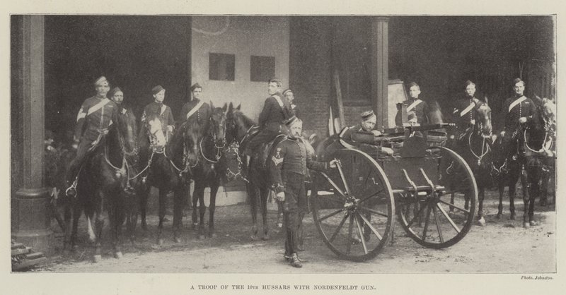 Une troupe du 10e hussards avec un canon Nordenfeldt - English Photographer