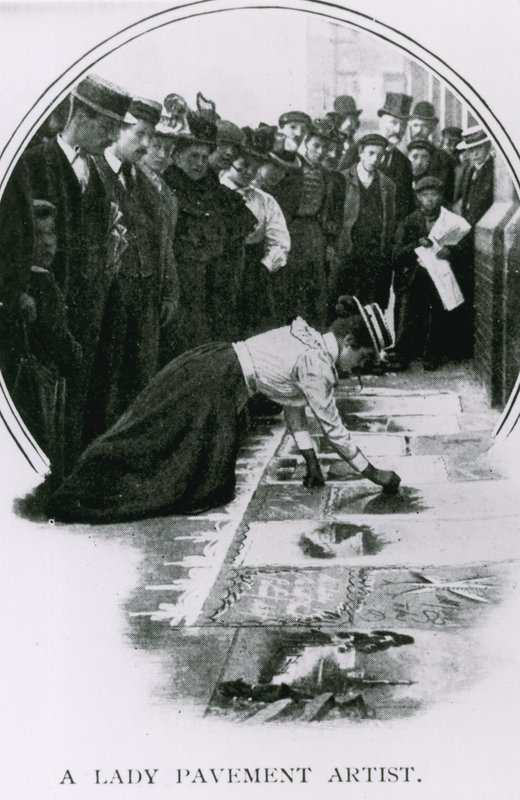 Une artiste de trottoir vers le couronnement d