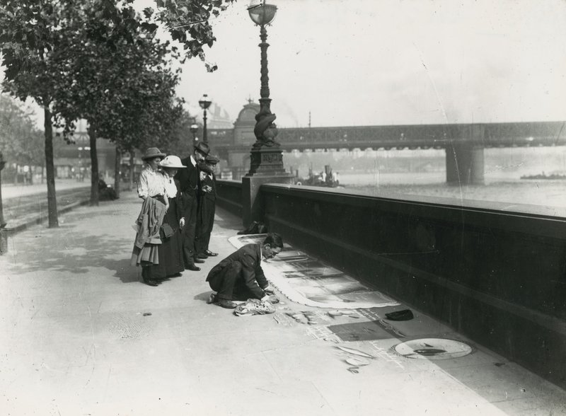 Un artiste de trottoir sur l