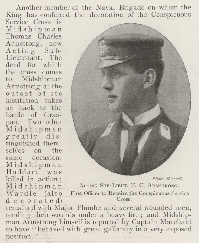 Sous-lieutenant par intérim T C Armstrong, premier officier à recevoir la Croix de service distingué - English Photographer