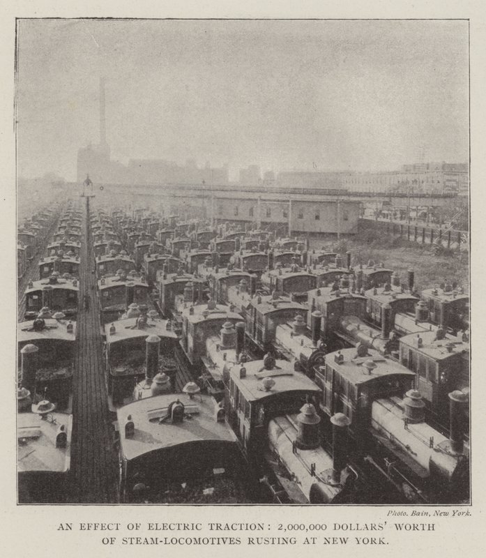 Un effet de la traction électrique, 2 000 000 dollars de locomotives à vapeur rouillant à New York - English Photographer