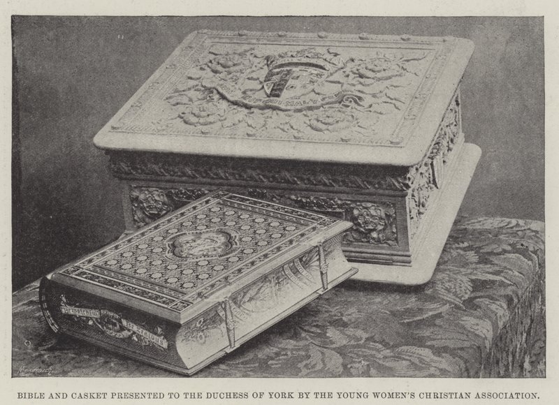 Bible et coffret présentés à la duchesse d