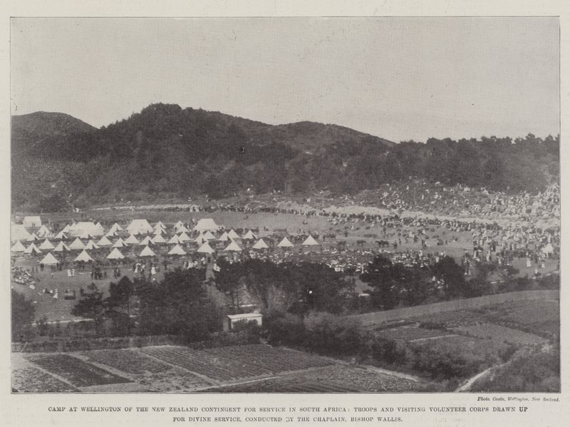 Camp à Wellington du contingent néo-zélandais pour le service en Afrique du Sud, troupes et corps de volontaires en visite alignés pour le service divin, conduit par l