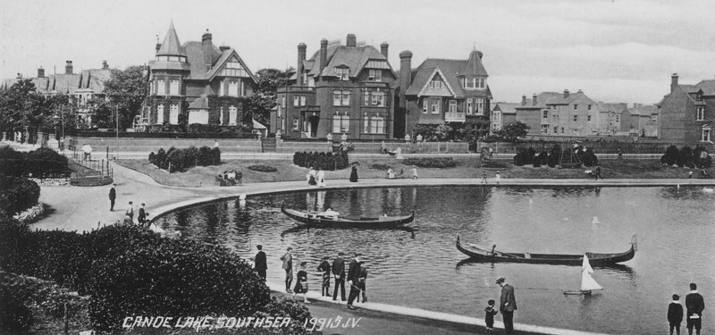 Lac Canoe, Southsea - English Photographer