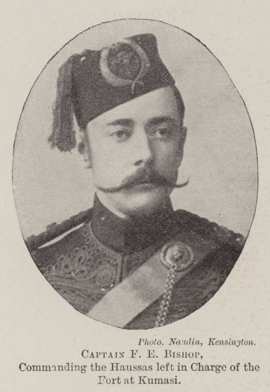 Capitaine F E Bishop, commandant les Haussas laissés en charge du fort à Kumasi - English Photographer