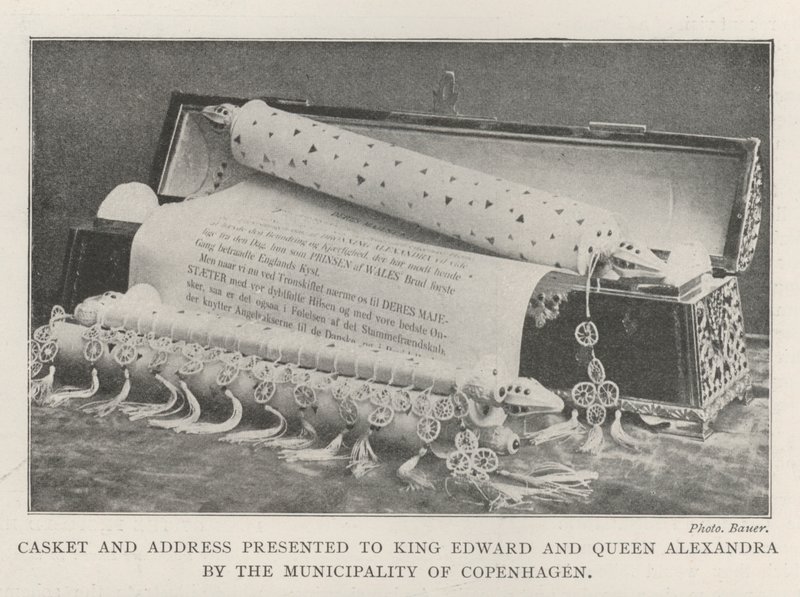 Coffret et adresse présentés au roi Édouard et à la reine Alexandra par la municipalité de Copenhague - English Photographer