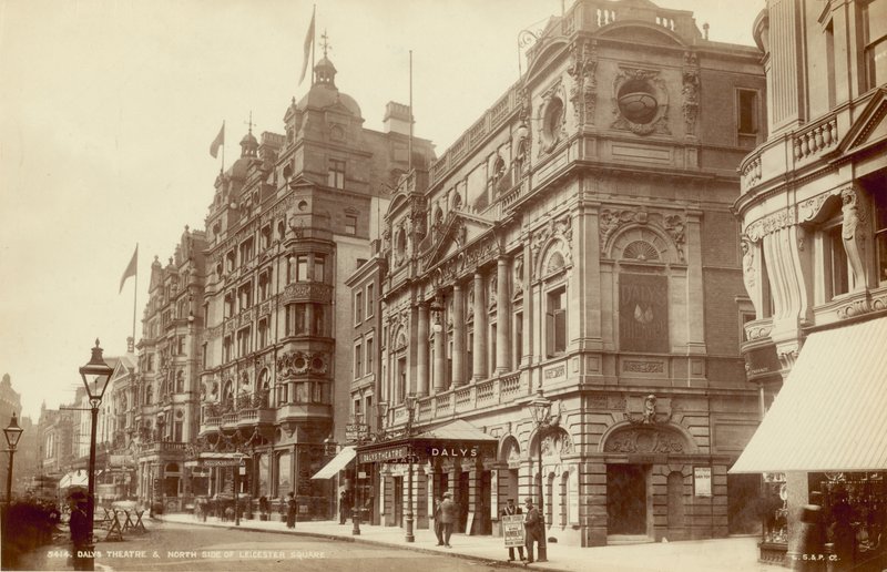 Théâtre Dalys et côté nord de Leicester Square, Londres - English Photographer
